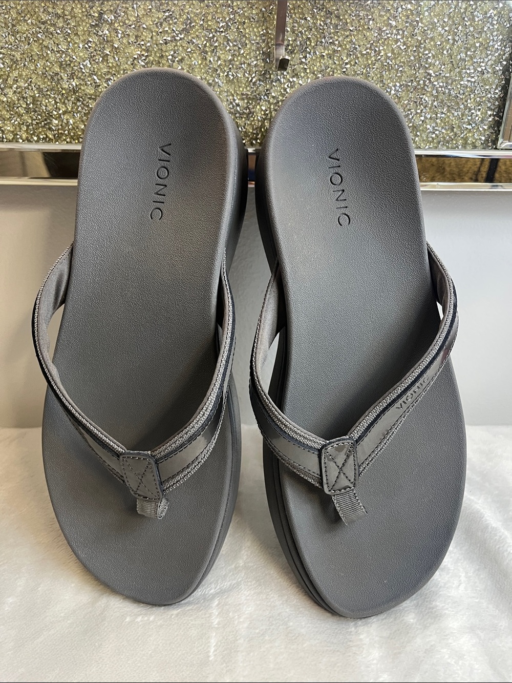 Vionic Women's Charcoal Gray Comfort Thong Sandals - Picture 9 of 13